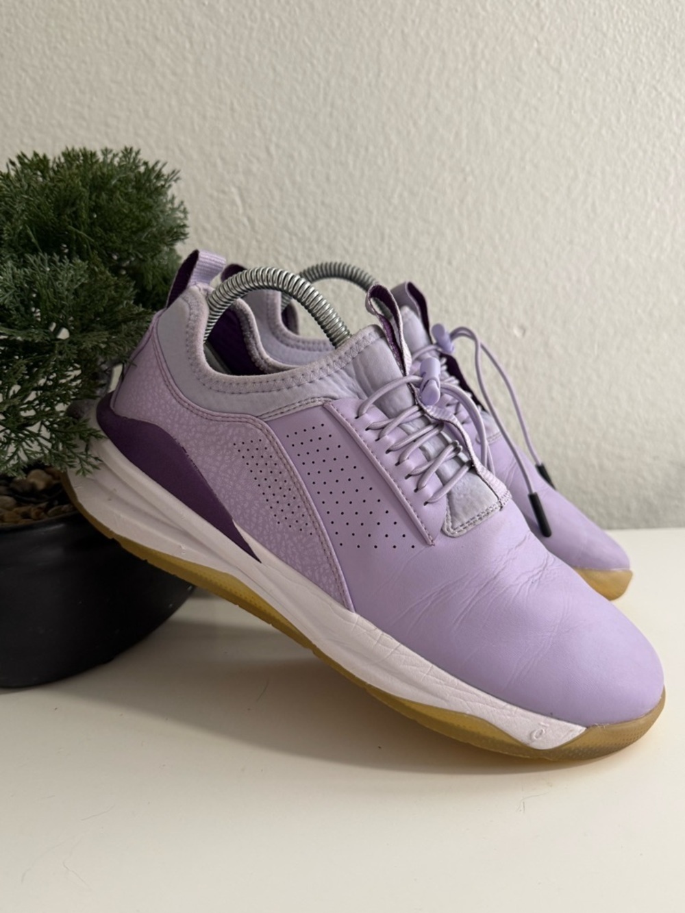 Clove classic Women size 8 LavenderSneakers with Deep Purple Accents